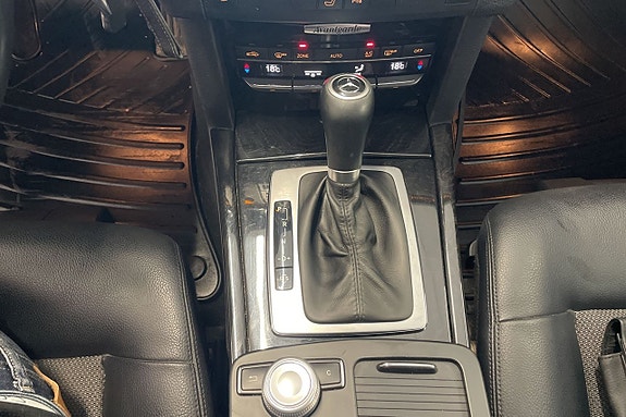 Mercedes-Benz E220 12 of 15