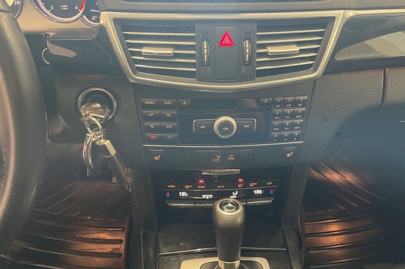 Mercedes-Benz E220 11 of 15