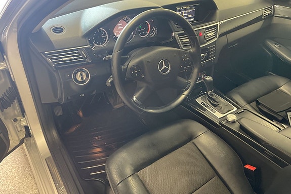 Mercedes-Benz E220 7 of 15