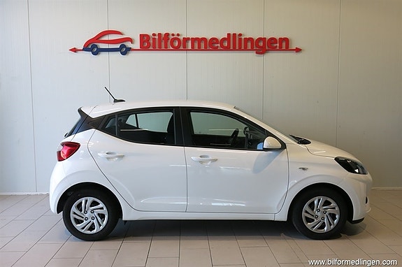 Hyundai i10 2 of 5