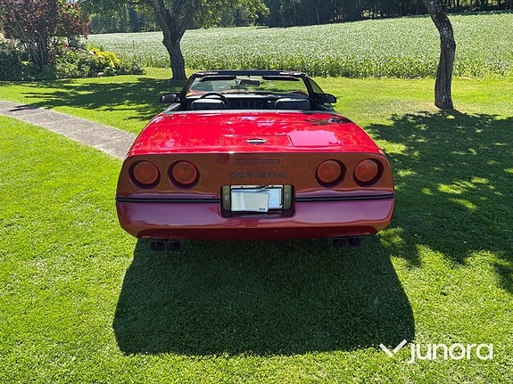 Chevrolet Corvette 3 of 5