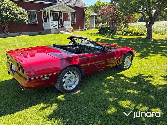 Chevrolet Corvette 4 of 5