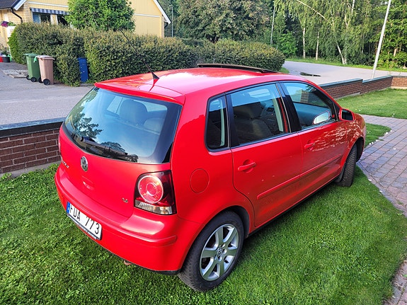 Volkswagen Polo 2 of 5