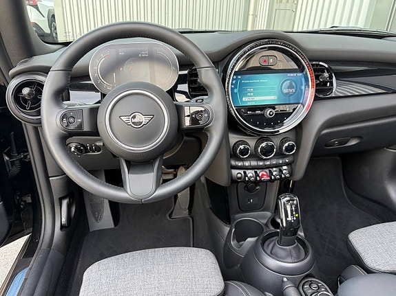 MINI Cooper 15 of 18