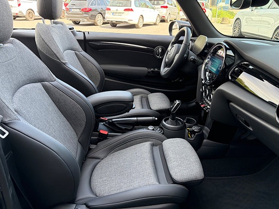 MINI Cooper 11 of 18
