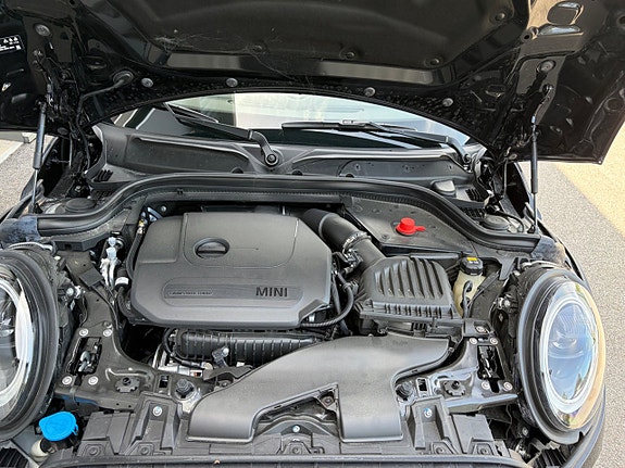 MINI Cooper 17 of 18