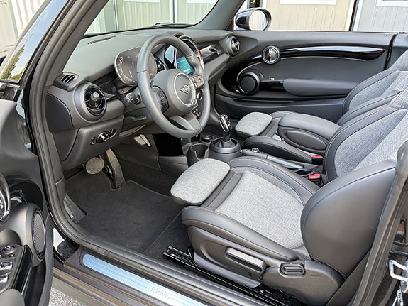 MINI Cooper 12 of 18