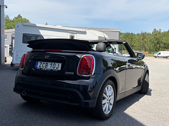 MINI Cooper 4 of 5
