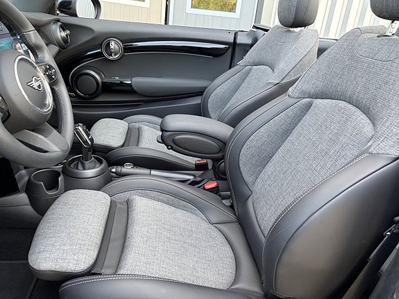 MINI Cooper 13 of 18