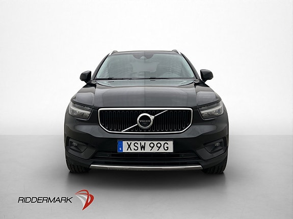 Volvo XC40 2 of 5
