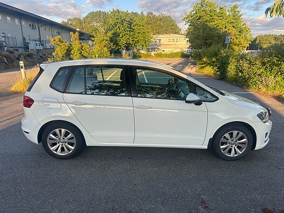Volkswagen Golf Sportsvan 4 of 5