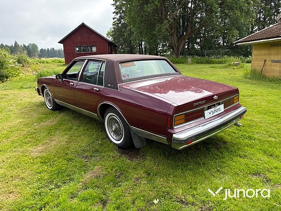 Chevrolet Caprice 2 of 5