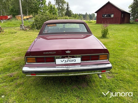 Chevrolet Caprice 3 of 5