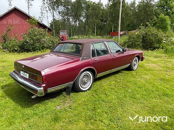 Chevrolet Caprice 4 of 5