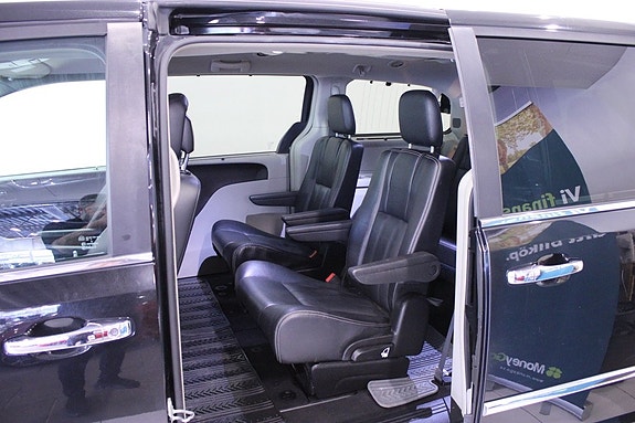 Lancia Voyager 13 of 29