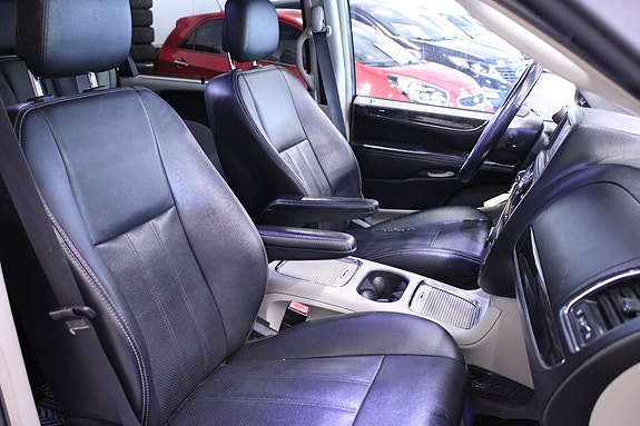 Lancia Voyager 21 of 29