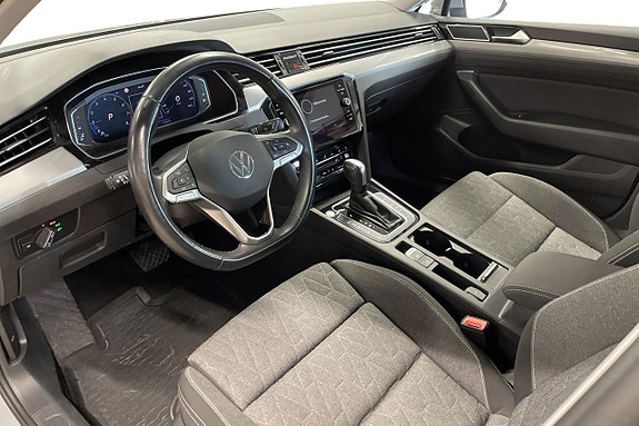 Volkswagen Passat 12 of 25