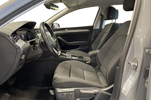 Volkswagen Passat 13 of 25