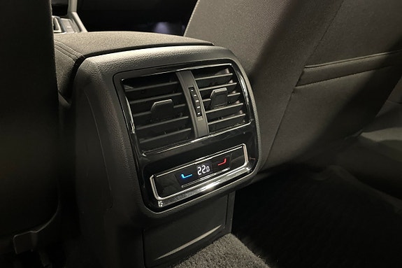 Volkswagen Passat 25 of 25
