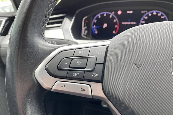 Volkswagen Passat 18 of 25