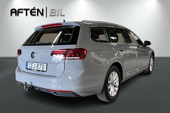 Volkswagen Passat 10 of 25