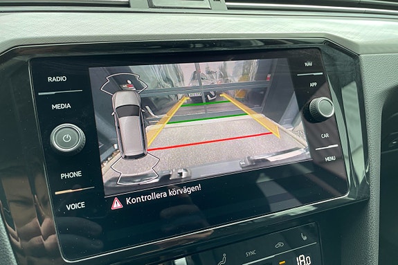 Volkswagen Passat 19 of 25