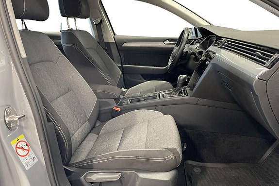 Volkswagen Passat 14 of 25