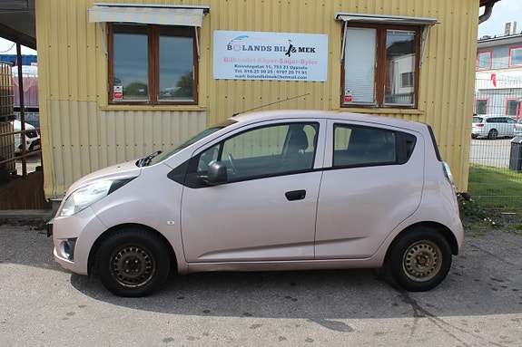 Chevrolet Spark 2 of 5