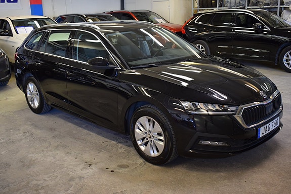 Skoda Octavia 2 of 5