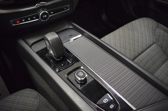 Volvo XC60 19 of 28
