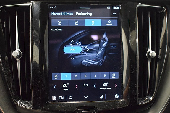 Volvo XC60 16 of 28