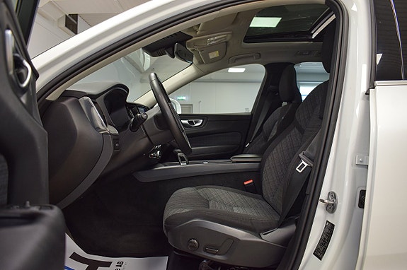 Volvo XC60 6 of 28