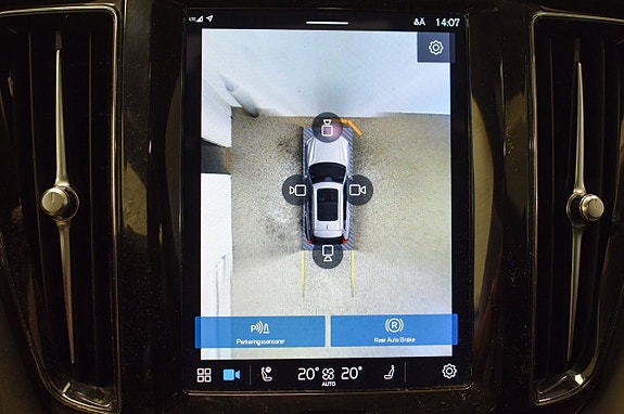 Volvo XC60 12 of 28