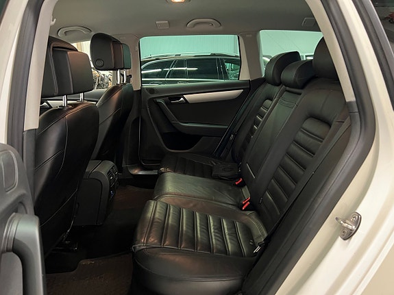 Volkswagen Passat Alltrack 12 of 20