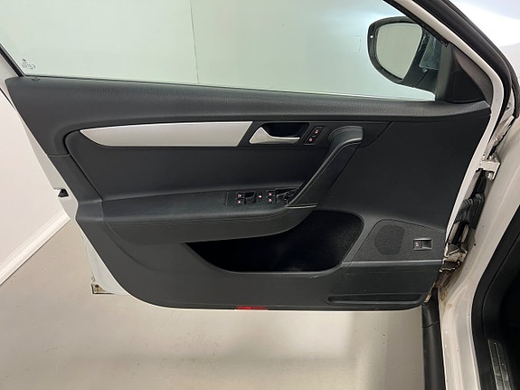 Volkswagen Passat Alltrack 14 of 20
