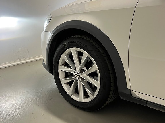 Volkswagen Passat Alltrack 9 of 20