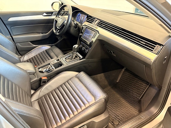 Volkswagen Passat 13 of 30