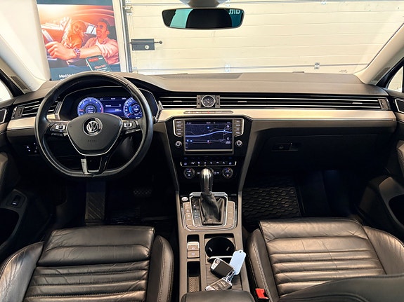 Volkswagen Passat 11 of 30