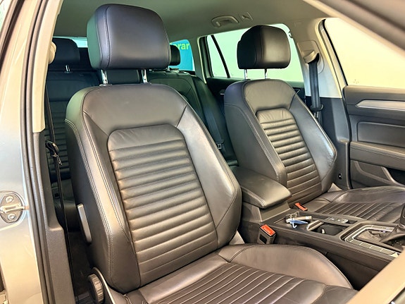 Volkswagen Passat 19 of 30