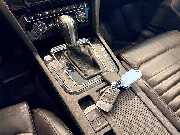 Volkswagen Passat 17 of 30