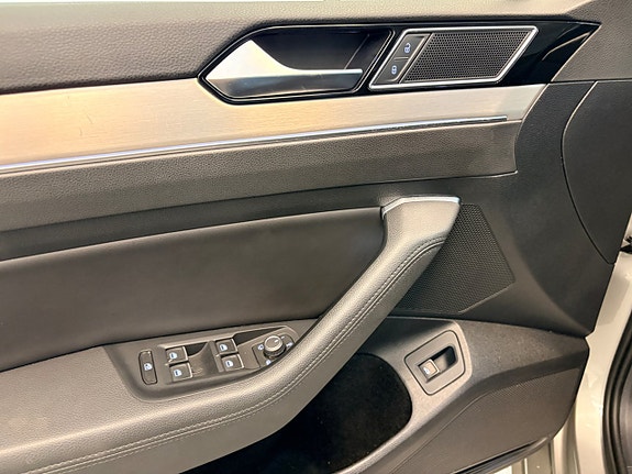 Volkswagen Passat 28 of 30