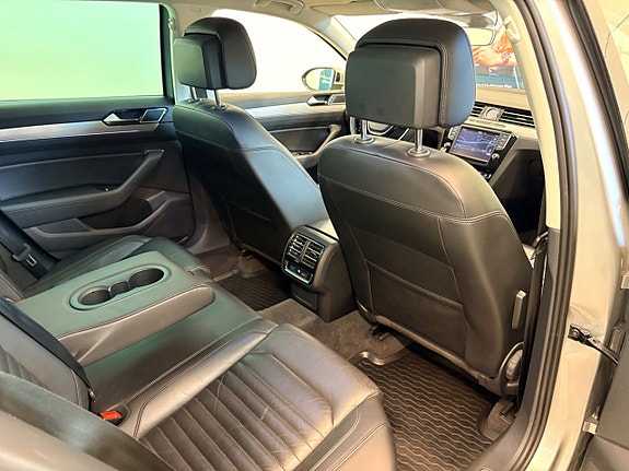 Volkswagen Passat 20 of 30