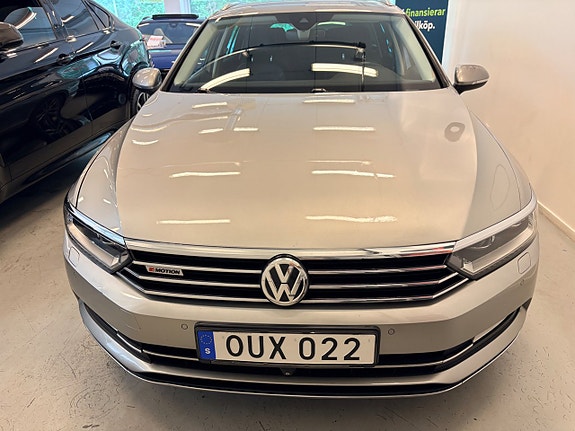 Volkswagen Passat 2 of 5