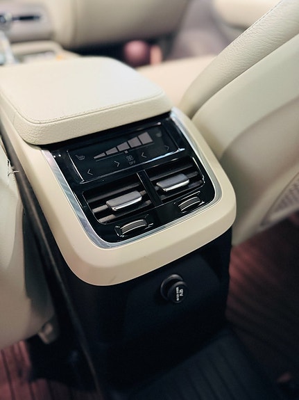 Volvo XC90 18 of 27