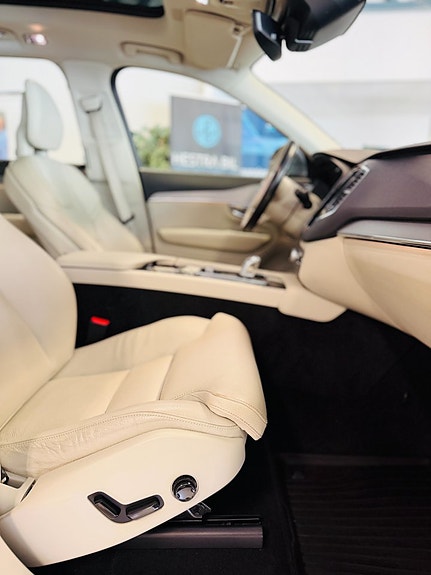 Volvo XC90 24 of 27