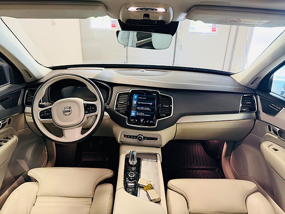 Volvo XC90 20 of 27