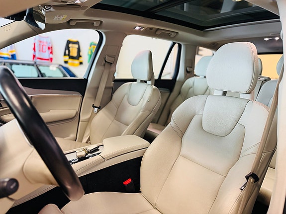 Volvo XC90 15 of 27