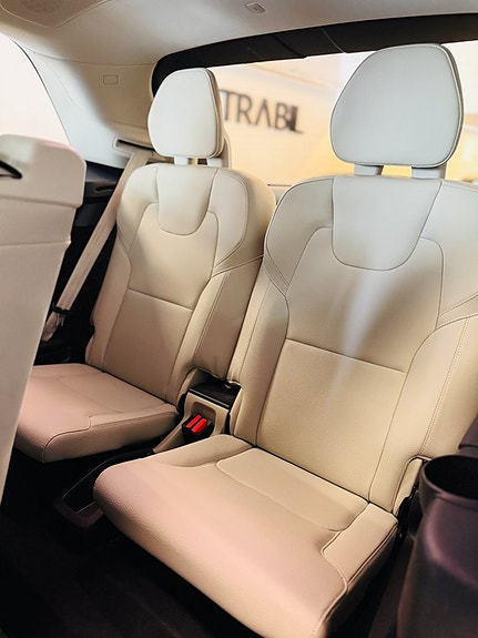 Volvo XC90 17 of 27