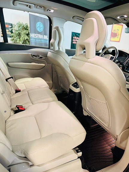 Volvo XC90 19 of 27