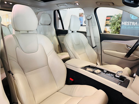 Volvo XC90 25 of 27